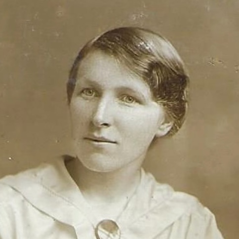 Daisy Besford (married as Daisy Lyons), around 1918