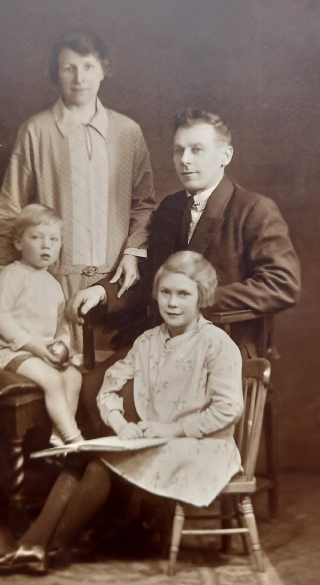 Daisy and Will with their children Willy and Mary