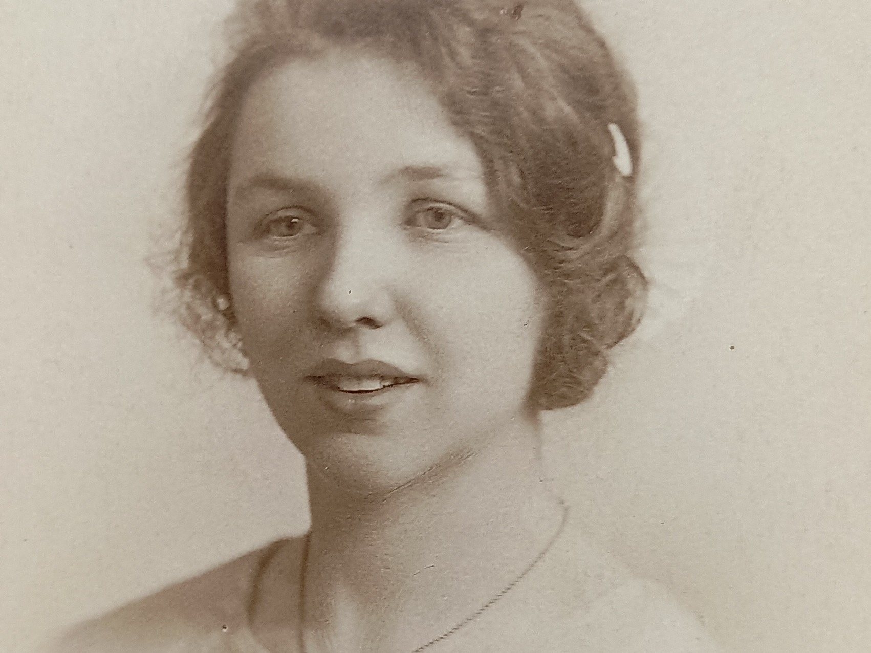 Janet Besford (1902–1994)