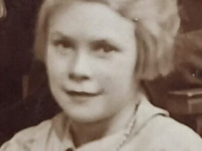 Mary Lyons (1919-)