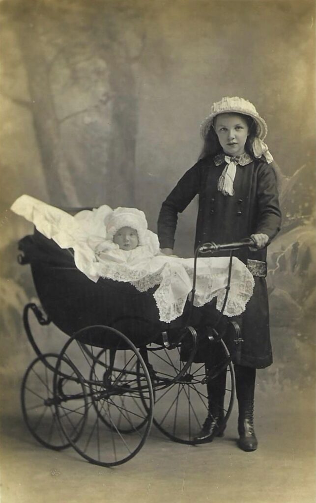 Janet Besford with her niece, Dorothy Jane (Dora) Besford